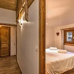 La Tramousse, Alpes Agency, Centre, Sleeps 6 Apartment Chamonix