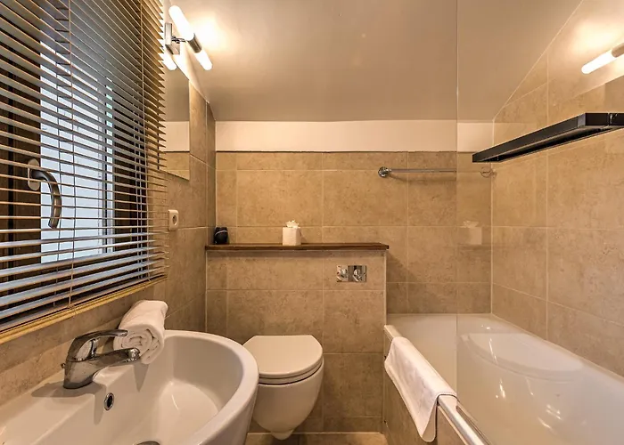 La Tramousse, Alpes Agency, Chamonix Centre, Sleeps 6 Apartment *