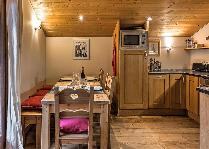 Apartment La Tramousse, Alpes Agency, Chamonix Centre, Sleeps 6 Chamonix
